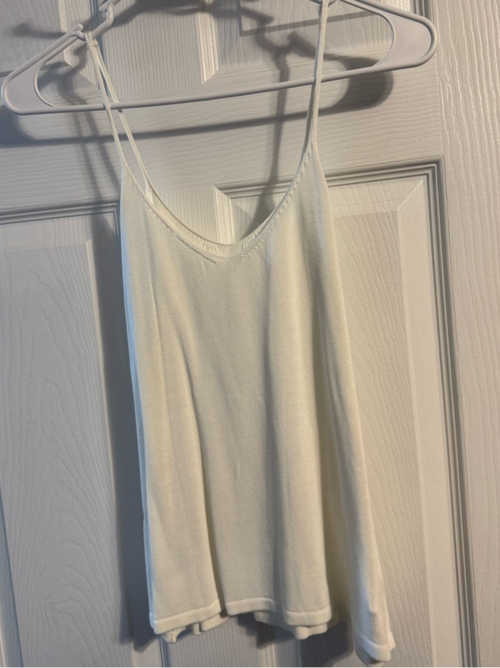 Women's White Sleeveless V-Neck Tank Top